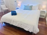 3 Bedroom Terrace House at Prime Location. 7 minutes to CBD! Hotels near Green Square