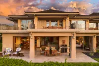 Elegant Hillside Villa with Ocean Views - Luxurious Hawaiian Retreat
