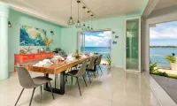 Spacious 5-bedroom villa w/ Private Beach Access 1 minute away in, St. Ann