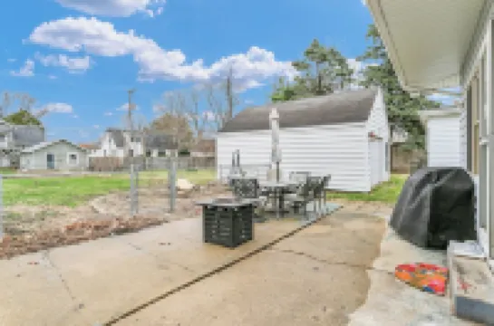 The Charming Home: 3-bedroom house, blocks to downtown Champaign, with WiFi, AC