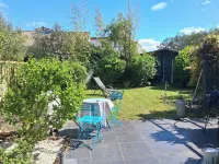 Charming 2-bedroom house in tranquil Le Bouscat with WiFi Hotels in Le Bouscat