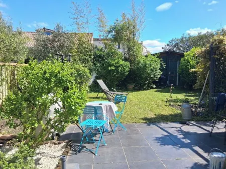 Charming 2-bedroom house in tranquil Le Bouscat with WiFi