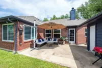 Spacious 4 bed room House Charming Pearland Retreat • Family Friendly