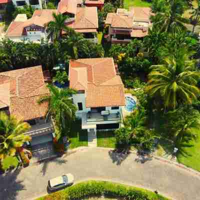 Renovated Large Oceanfront house, 5 bedrooms 4bath w/pool and tropical gardens Hotel Exterior