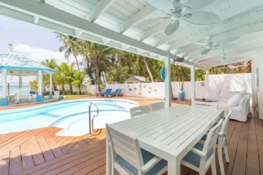 Spectacular Beach front villa, 5 bedrooms... a piece of paradise Hotels in 