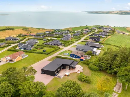 "Stjerne" - 300m to the Fjord Отели в г. Лемвиг