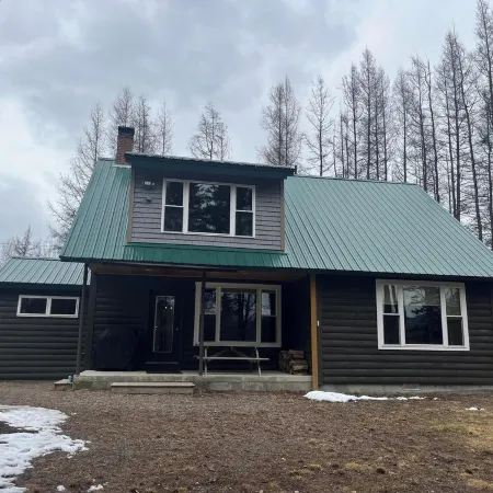 Beautiful Log Cabin on Moose River in Jackman ME Отели в г. Джэкман