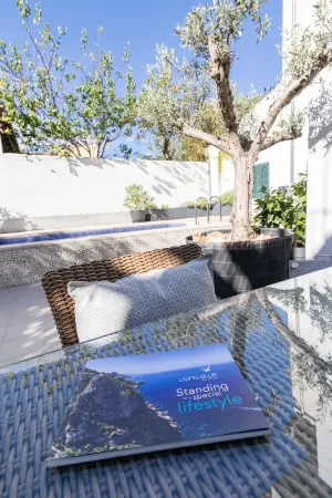 Large Village Home in Alaro with pool and easy access to all of Mallorca Отели рядом с достопримечательностью «Mallorca Fashion Outlet»