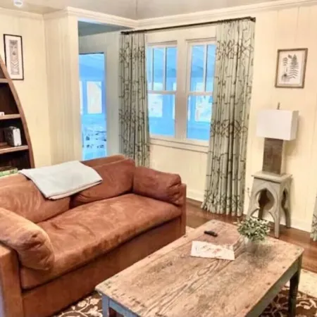 Highlands Lakefront Home 2 minutes from downtown!