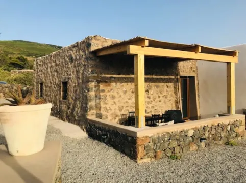 The cave of benikulà ancient Pantelleria Dammuso Andrea 2 Hôtels à : Pantelleria