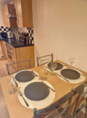 Wolverhampton Apartment with Free Parking 1 minute from the train station