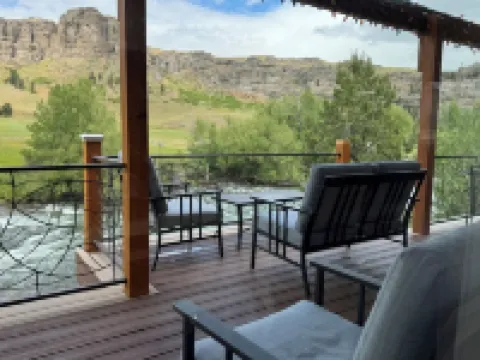 Stillwater River Front Montana Home 斯蒂爾沃特縣酒店