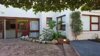 Mafari Beach House - Spectacular sunsets to rejuvenate your soul. Hotels in Sandbaai