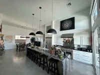 Large 3 bed, 3 bath Tucson house with pool, jacuzzi and amazing Mountains Views