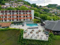 Casa de Palmas -Modern Villa in 4 Star Beach Resort Short Walk to Playa Hermosa!