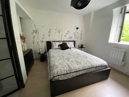 Atelier d'Arches, charming 2-bedroom apartment for 4 people in a beautiful historic building