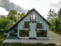 Seculed House on The hill, fresh air, walks în nasture, wild corner ofheaven.... Hotel a 