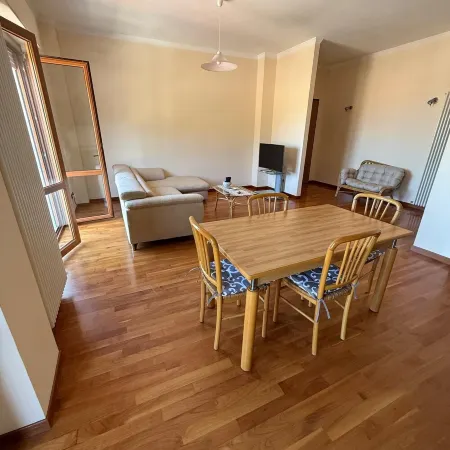 Elegant penthouse located in a very central area, just a few steps from the sea.