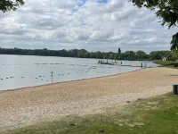 Vacation apartment directly on the lake Kalkar 호텔