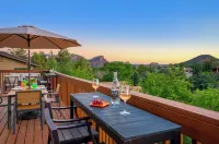 Uptown Sedona Luxury • 3 King Suites • Views • Hot Tub&Fire Pit • Walk to Dining
