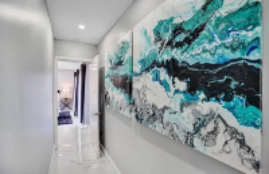 Stunning 4BR Hted Pool &Jacuzzi Close 2 the Beach