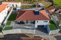 Casa Barros Serra, 3 Bedroom Holiday Home for all the Family in Calheta