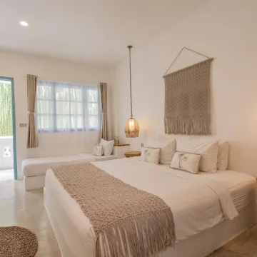 Seaesta Komodo Hostel & Hotel