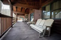 Fall Foliage Riverfront Cabin w/Hot Tub, King Bed, EV & Firepit & Mountain Views