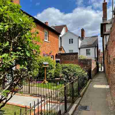 Historic Cottage in Heart of Farnham nr the Castle Hotel Exterior
