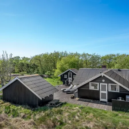 "Maxie" - 1.2km from the Sea