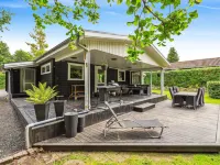 "Araminta" - 800m from the sea