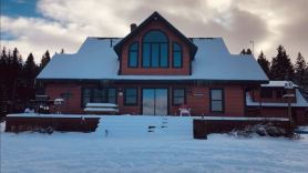 4 Br Mountain View Adventure on 15 Acres