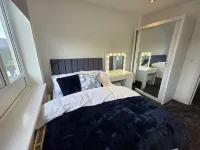 5 Beds 7 Guests Private Garden Free Parking Hotels in Daybrook