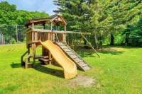 Pet-Friendly Home w/ Deck: 4 Mi to Jay Peak Resort - 3-Star