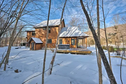 Walk to Loon Mtn Lift: Luxe Family Home w/ Hot Tub - Country Houses