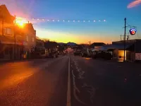 Right off Main Street, near delicious bakeries and more.10 minute walk to beach!