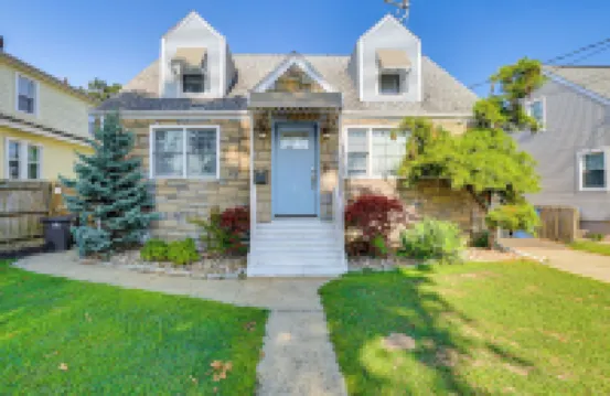 Near Yale & Lighthouse Point Beach: Home w/ Pool!