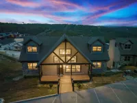 Lake View Bliss: Game Room, Indoor Pool, Fireplace, Close to SDC & Marinas