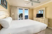 Steps from White-Sand Beaches Hotels near Women Veteran Memorial