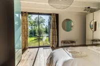 Beautiful Takapuna Villa and Lodge (21 people)