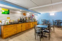 Quality Inn & Suites Near Six Flags East - sarapan