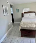 Newly remodeled studio, 7 min from Clearwater Beach Hotel in zona Tampa Clearwater Air Park