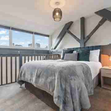 Cosy Mezzanine Apartment Leeds City Centre Rooms