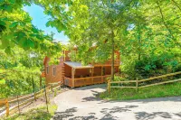 'Owl's Nest' Pet-Friendly Cabin w/ Private Hot Tub - 3-Star