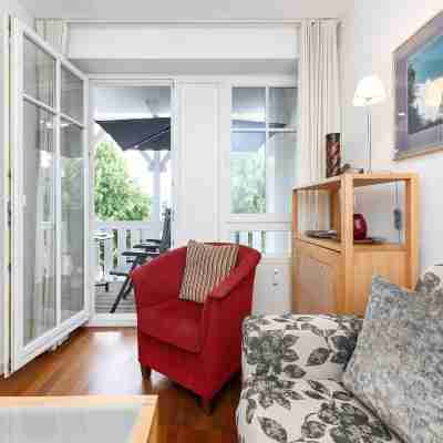 Comforts Near Seaside Charm Rooms