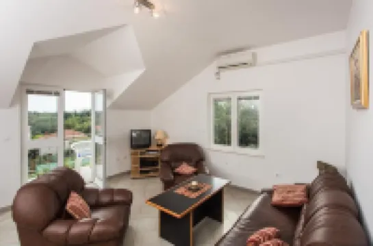 Apartments Villa Maslina - Two Bedroom Apartment with Terrace and Garden View