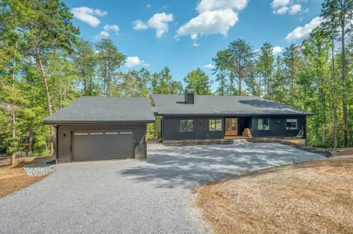 New Modern House on Lake Adger near TIEC, Vineyards, Orchards, Biltmore and more