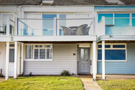 Sea View 3 Bedroom Seaside Property