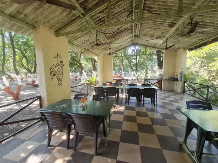 The Wilds Villa Gir Jungle Stay with Swimming Pool Отели в г. Gir Somnath
