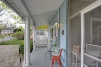 Spacious Lakeside Cottage - 2 Miles to Marblehead!
